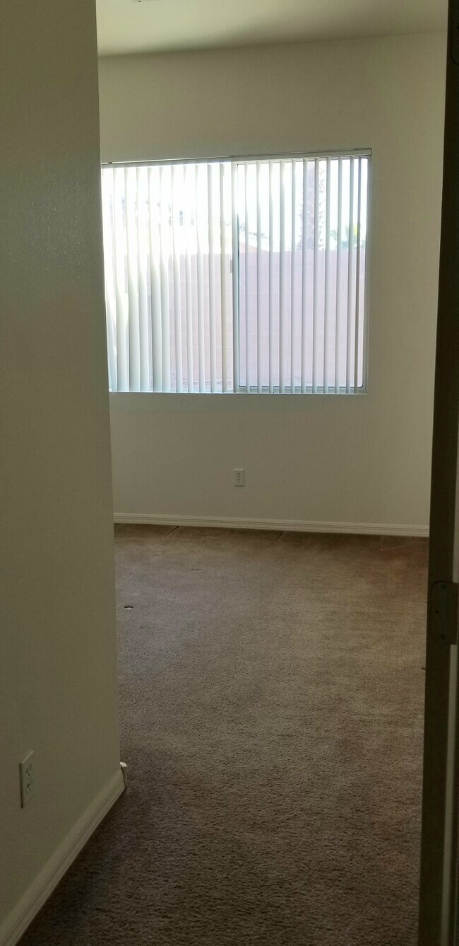 Building Photo - 4901 Oro Ln