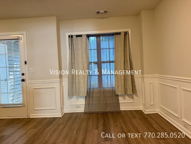 Building Photo - 2084 Manhattan Pkwy