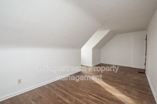 Building Photo - 325 Wallace Dr