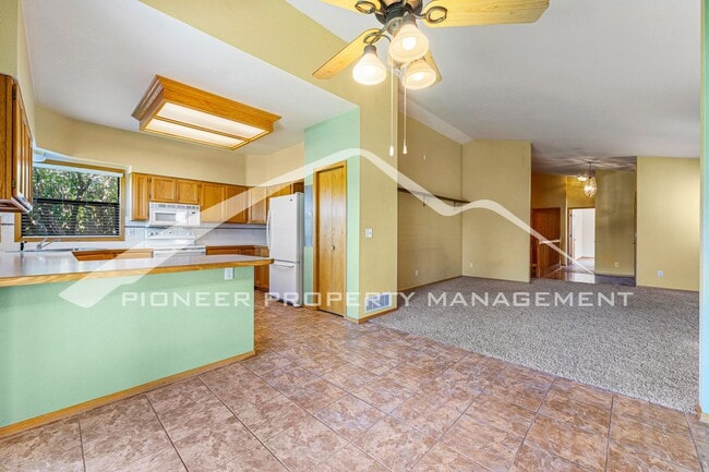 Building Photo - Spacious Home with Central AC and Gas Fireplace
