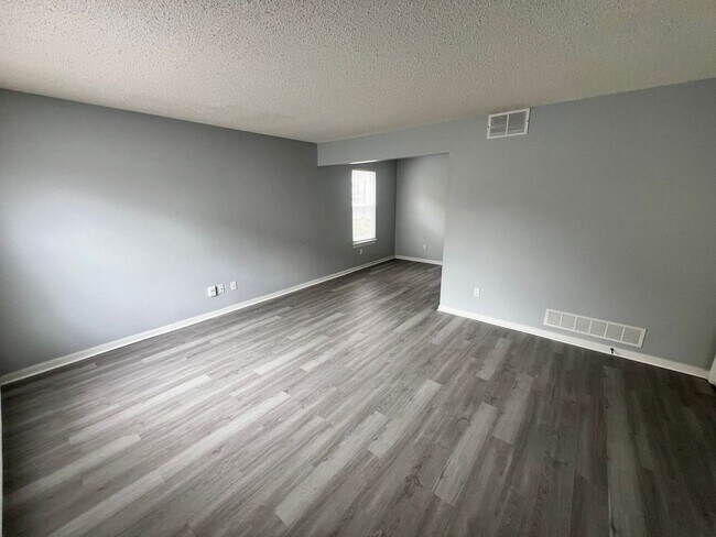 Building Photo - Parkville Living! Updated 2 Bed, 1 Bath with 1-Car Garage