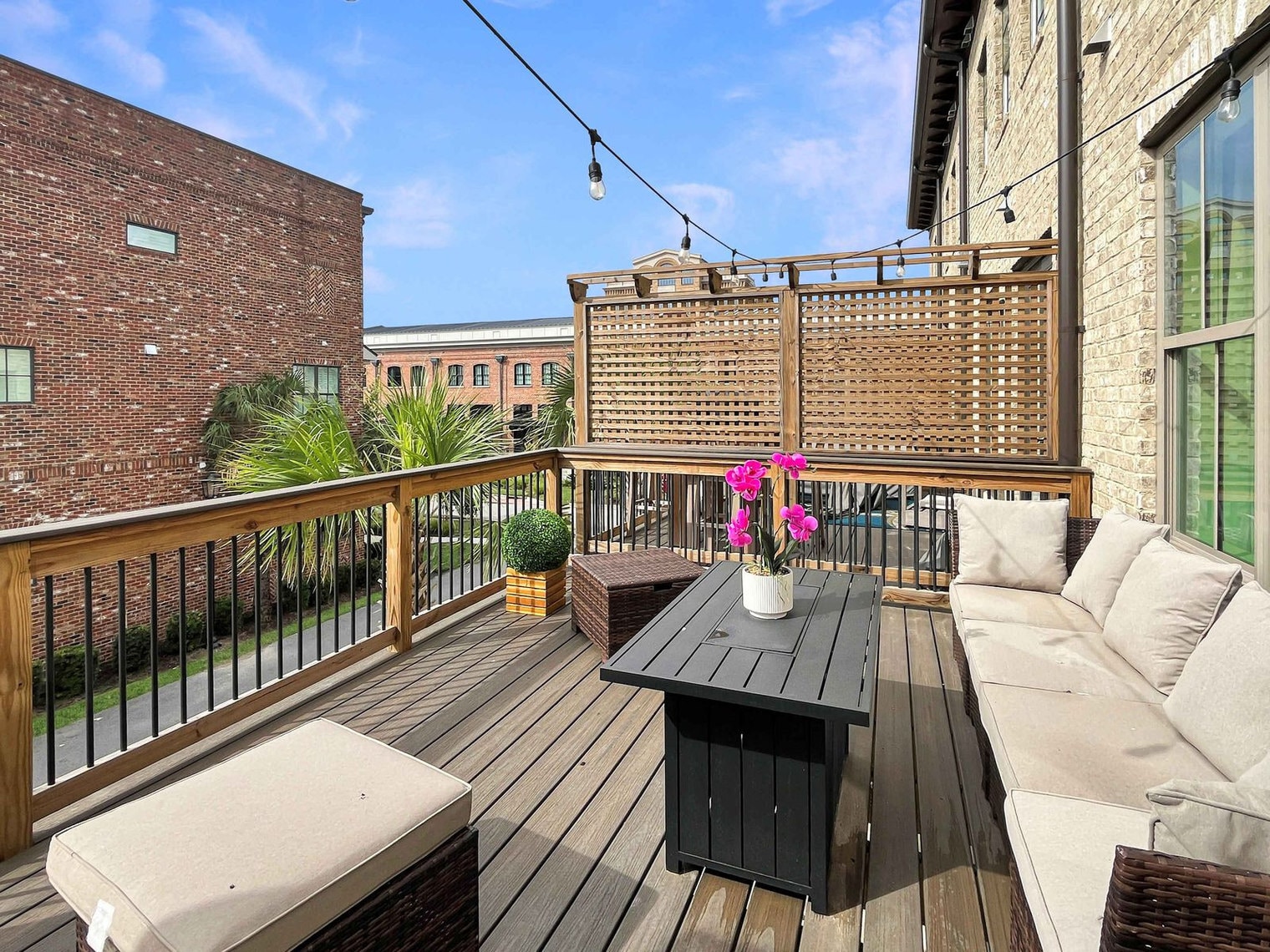 Building Photo - 401 Upper E Ave