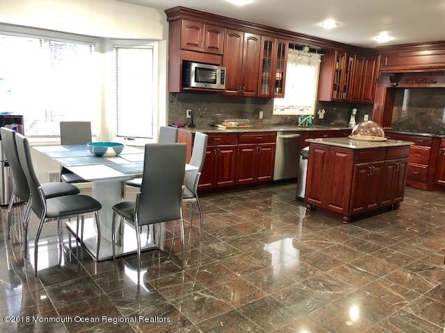 Building Photo - 16 Bridle Dr