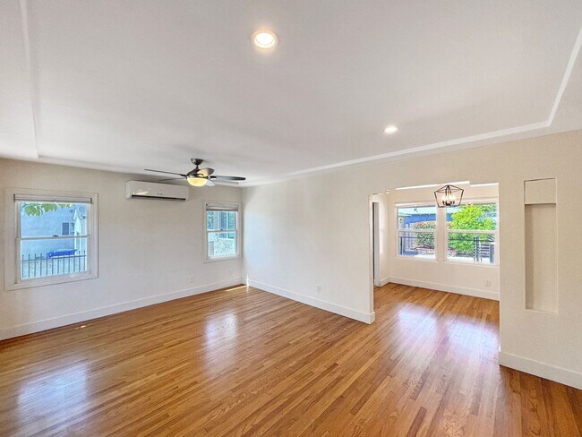 Building Photo - Beautiful 3BD/3BA House in Talmadge w/ ADU...