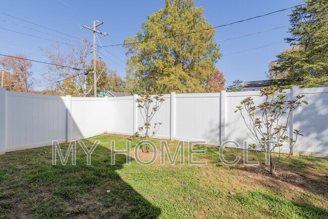 Building Photo - 404 Kirby Dr