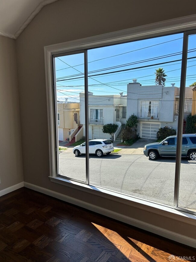 Building Photo - 242 Bright St