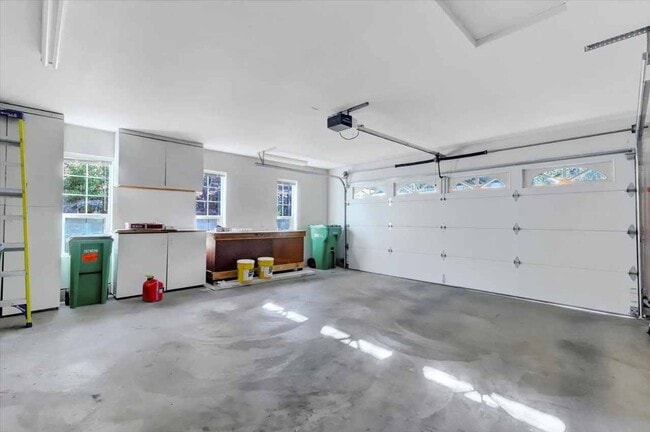 Building Photo - Golf Course 3/2 home in Lake Wildwood, Pen...