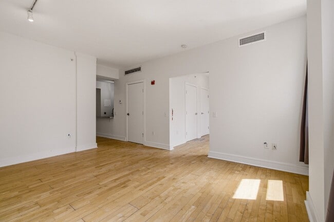 Building Photo - 809 6th St NW