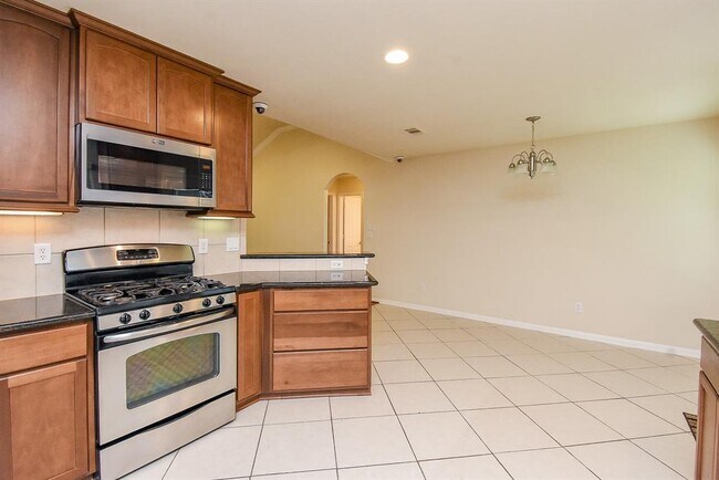 Building Photo - 231 S Lantana Cir