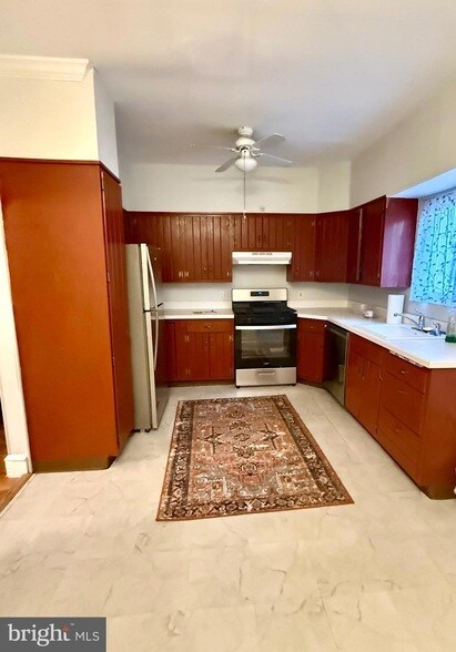 Building Photo - 136 Maple Terrace