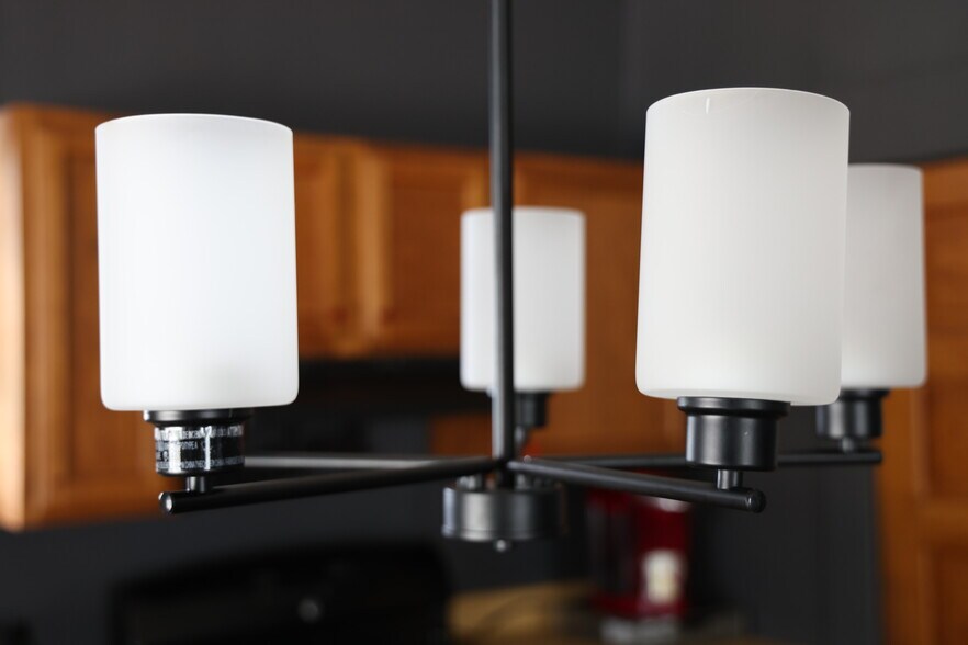 Building Photo - 405 W Drew St