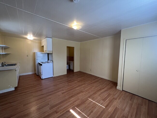 Building Photo - "Charming 1-Bedroom Retreat in Forsyth - Perfect for Cozy Living!"