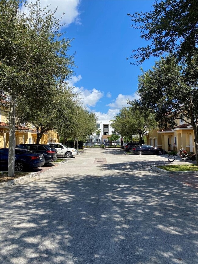 Building Photo - 322 NE 3rd St