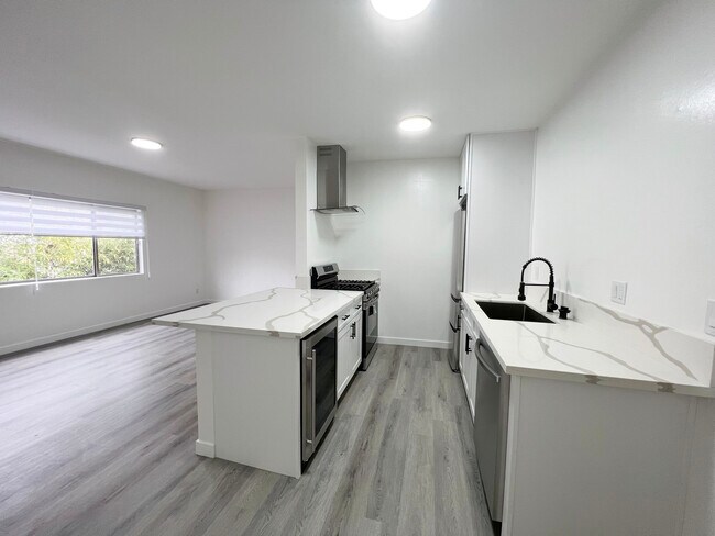 #12 Kitchen - 160 N Holliston Ave