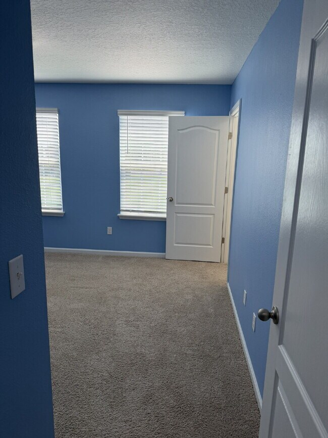Building Photo - For Rent- Beautiful Home with 4 Bed, 2.5 Bath, PLUS a loft in Northside Jacksonville!