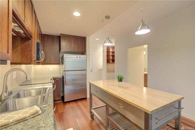 Building Photo - 1Bd/1Ba Redmond Condo