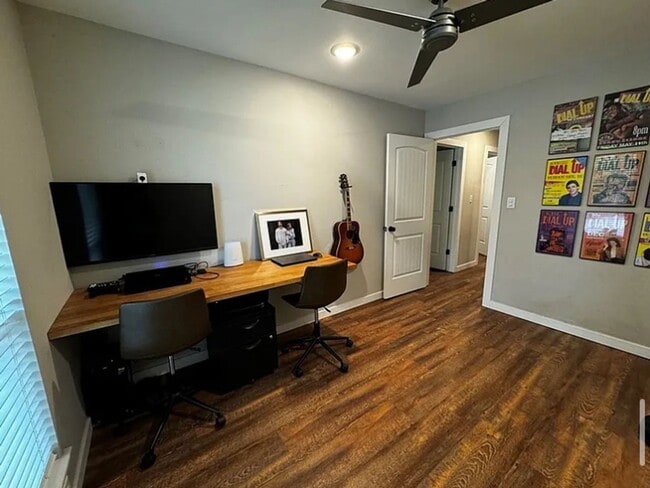 Building Photo - 1739 Creek Ct