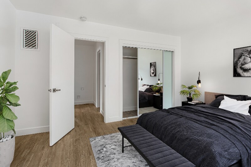 Building Photo - 1949 Park Grove Ave