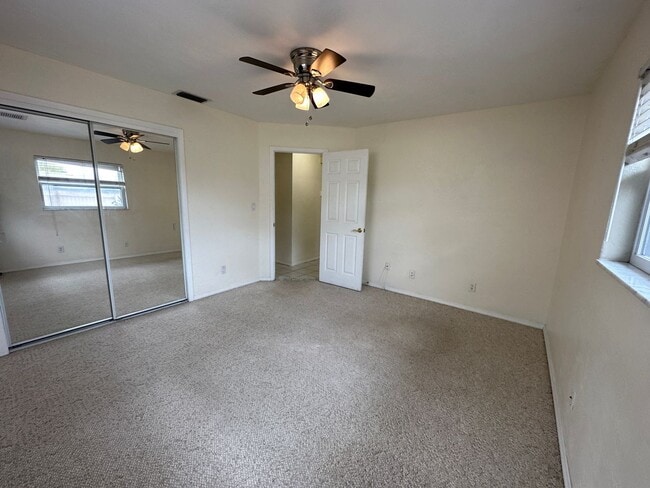 Building Photo - Spacious 2 Bedroom 2 Bathroom Seminole Home with Yard