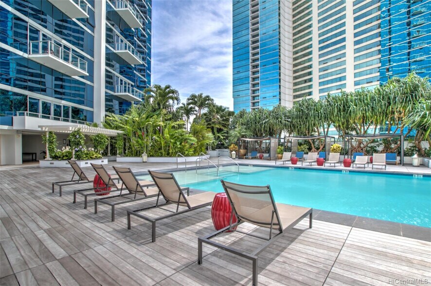 Building Photo - 1189 Waimanu St