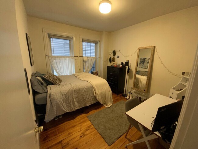 Building Photo - HOT MISSION HILL LISTING!!!!