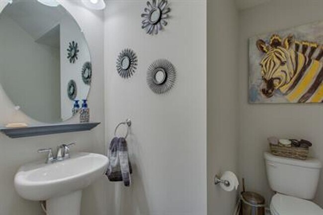 Building Photo - Beautiful Townhouse in Murfreesboro!