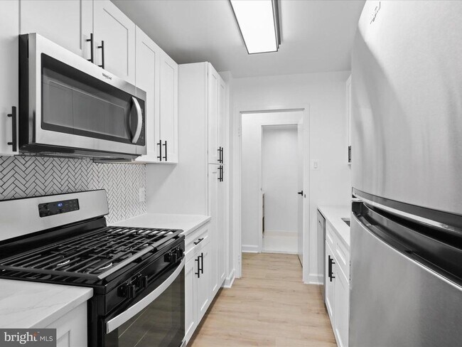 Building Photo - 301 N Beauregard St