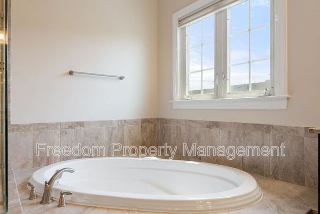 Building Photo - 42524 Rowderbury Sq