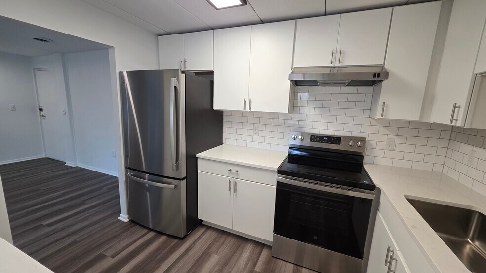 Building Photo - 11 Hill Rd