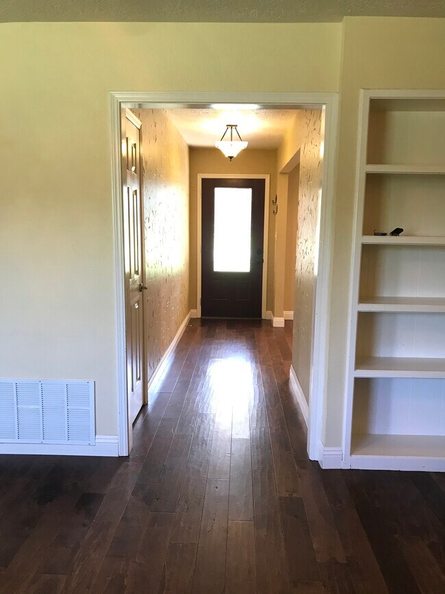 Building Photo - 2349 Houston Avenue