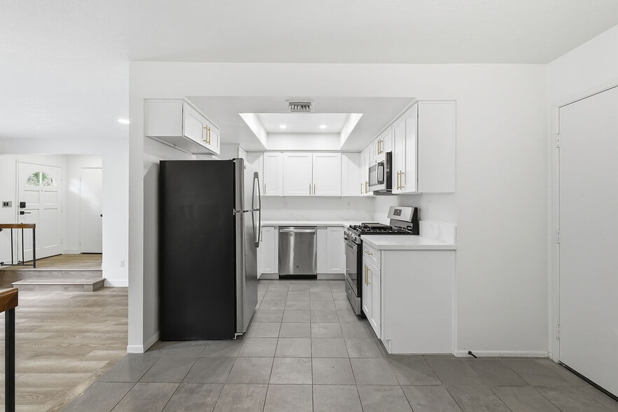 Building Photo - 29105 Thousand Oaks Blvd