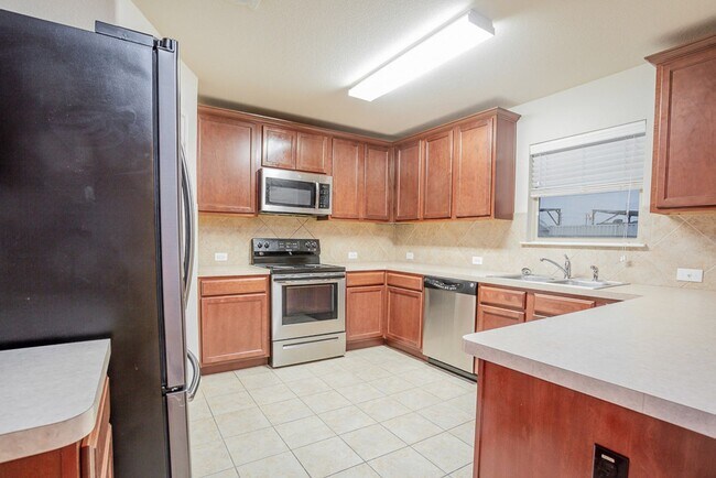 Building Photo - Beautiful 4/BR 2.5/BA Home with Incredible...