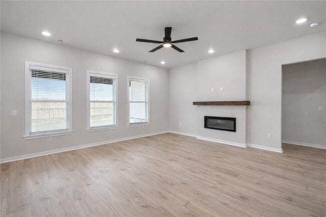 Building Photo - 6005 SW Desert Ave