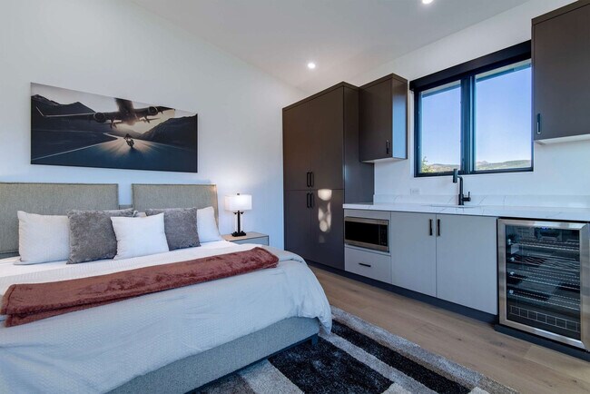 Building Photo - 779 Lucia Ln