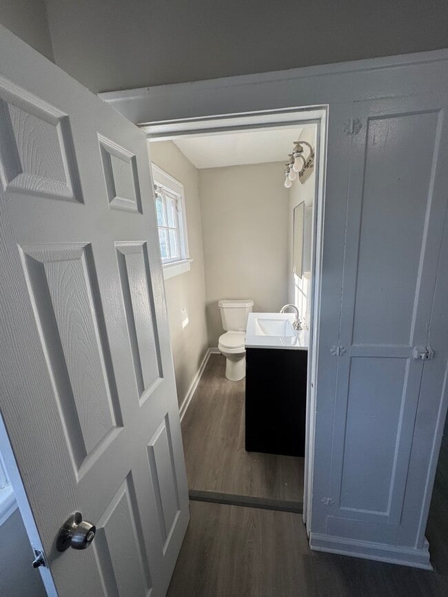 Building Photo - Charming 3-Bedroom Property in Prime Location