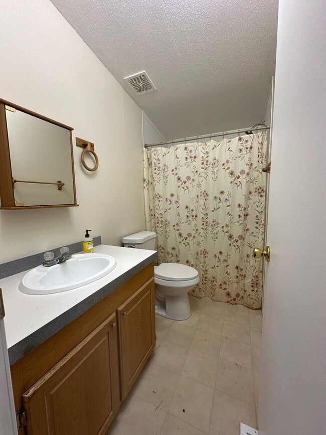 Building Photo - 15517 Riveredge Rd