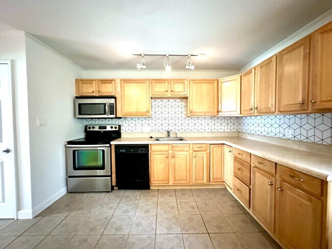 Building Photo - 533 Inwood Dr