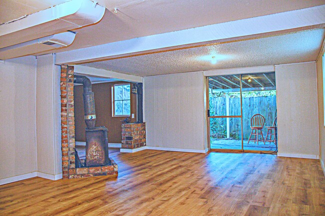 large basement - 5425 S Junett St