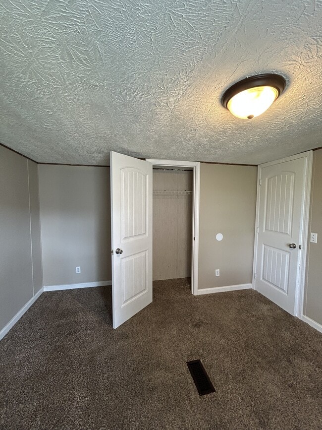 Building Photo - 405 Debby St