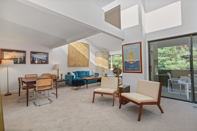 Building Photo - 61 Whitney Glen Dr