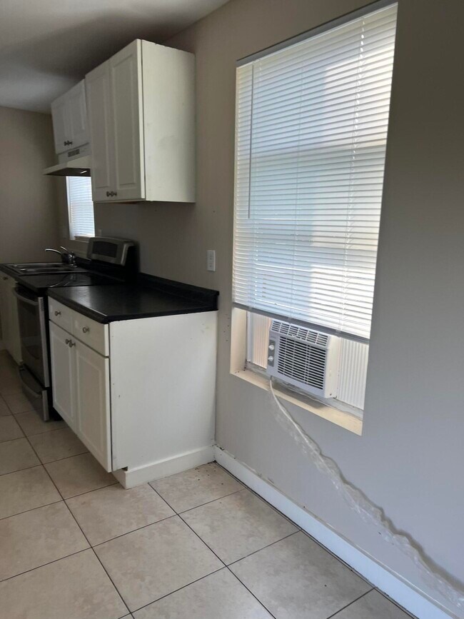 Building Photo - 639 46th St