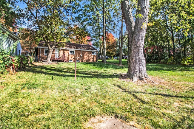 Building Photo - 392 Firwood St