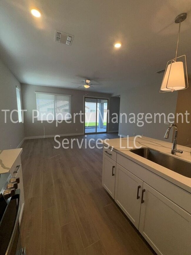 Building Photo - Beautiful New Build in North Creek Community