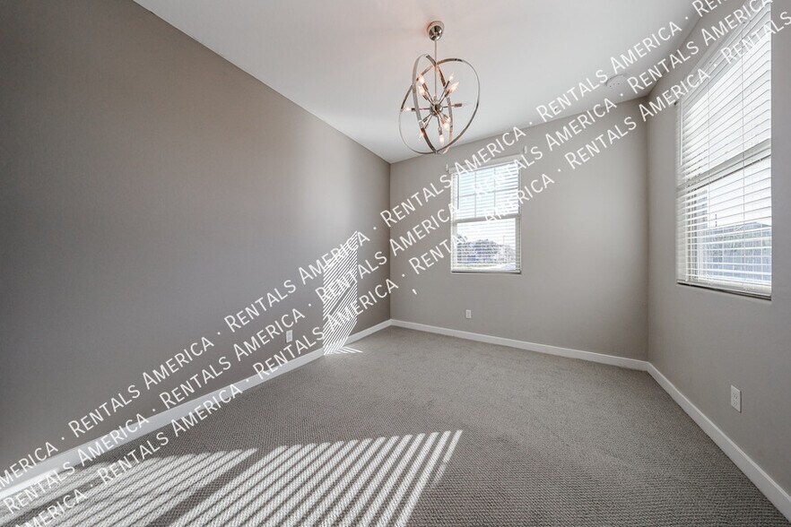 Building Photo - 1026 E Weatherby Way