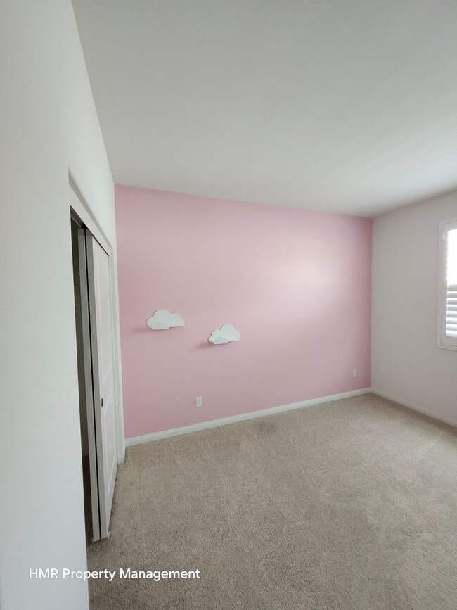 Building Photo - Beautiful two story 5 bedroom in ontario R...