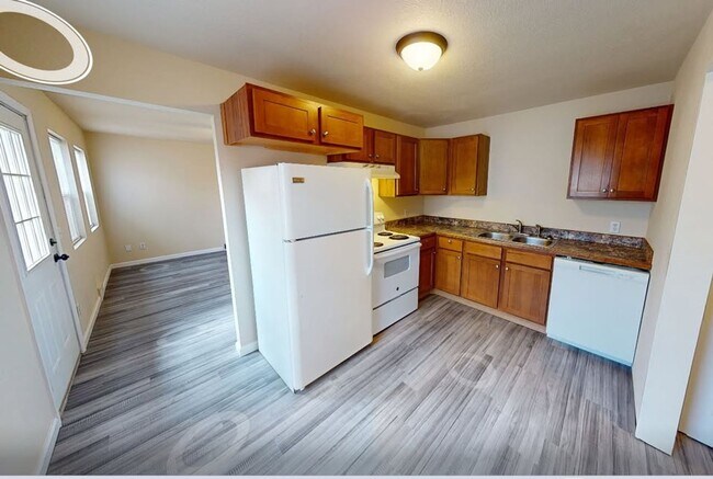 Building Photo - Charming Single Family Home