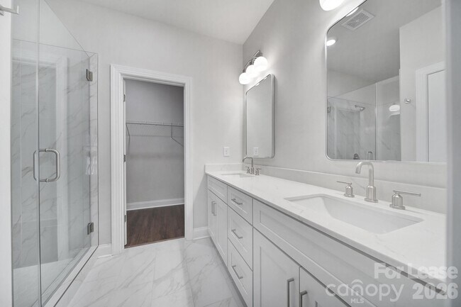 Building Photo - 2432 Arty Ave