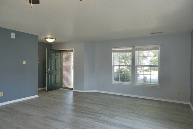 Building Photo - 6857 Maywood Cir