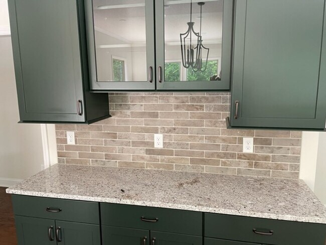 Building Photo - Vonore 37885 - 4 bedroom, 3 bath in Tellico Village - Contact Ed Johnson 865-924-5045