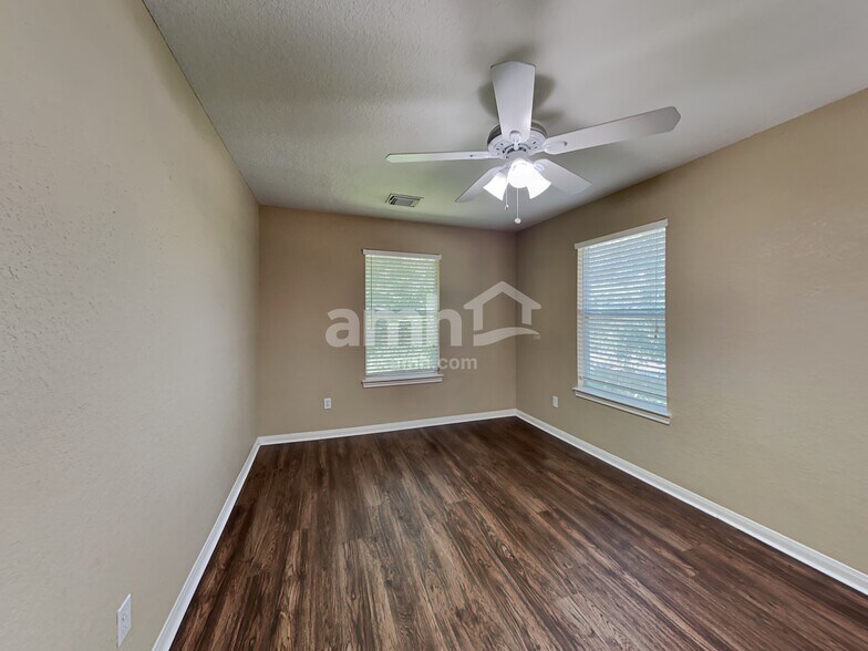 Building Photo - 3413 Stratford Dr